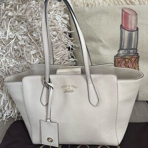 COA🍃⭐️GUCCI MED. SWING TOTE⭐️🍃W/GUCCI Dustbag⭐️🍃STUNNING bag⭐️COA